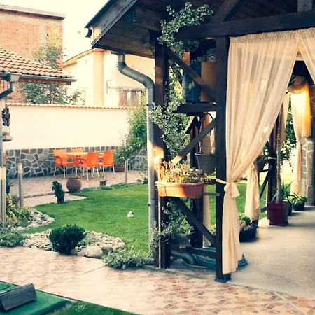 бумеранг Къща за гости 3*